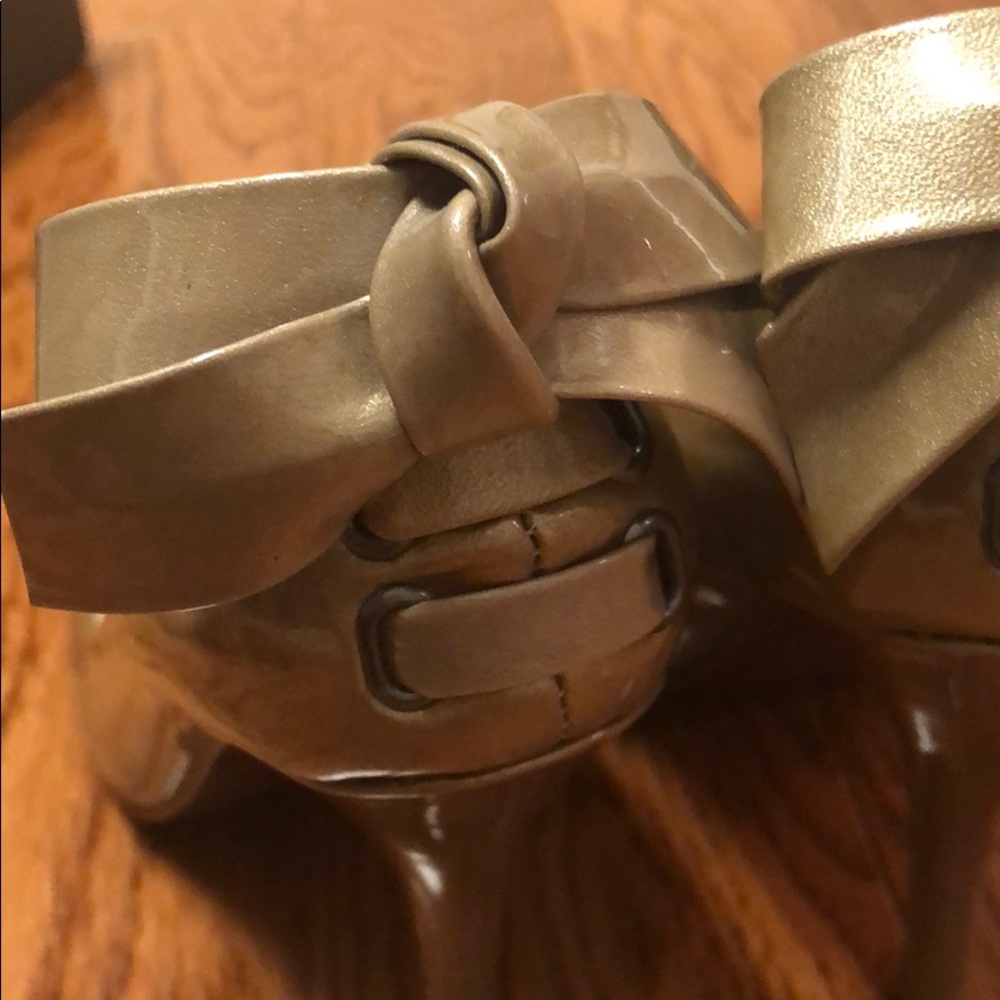 Heels - Picture 3 of 9